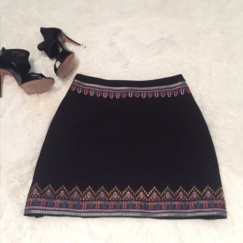 C Wonder Embroidery Black Skirt SZ 2